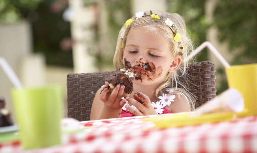 kids eating chocolate cake